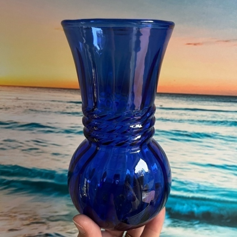 Vintage Cobalt Blue Anchor Hocking Ribbed Vase - Picture 2 of 8